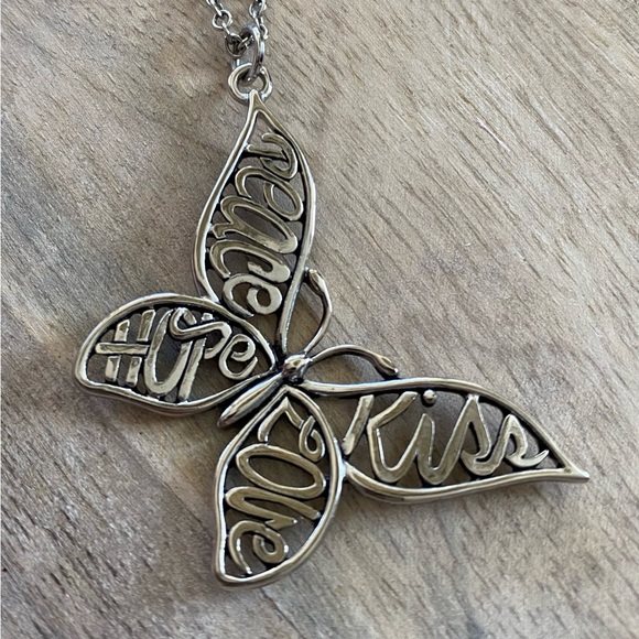 Cookie Lee Set of 3 women’s DISCONTINUED Necklaces. All in excellent condition! - Picture 3 of 12